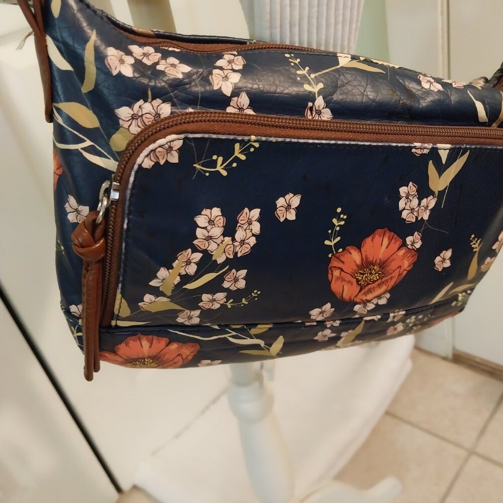 3358 Small Bueno Crossbody in Navy and Brown Print. - Picture 5 of 12